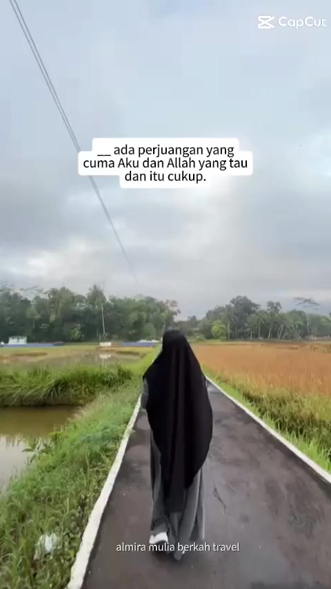 @hj dewi almira tour leader