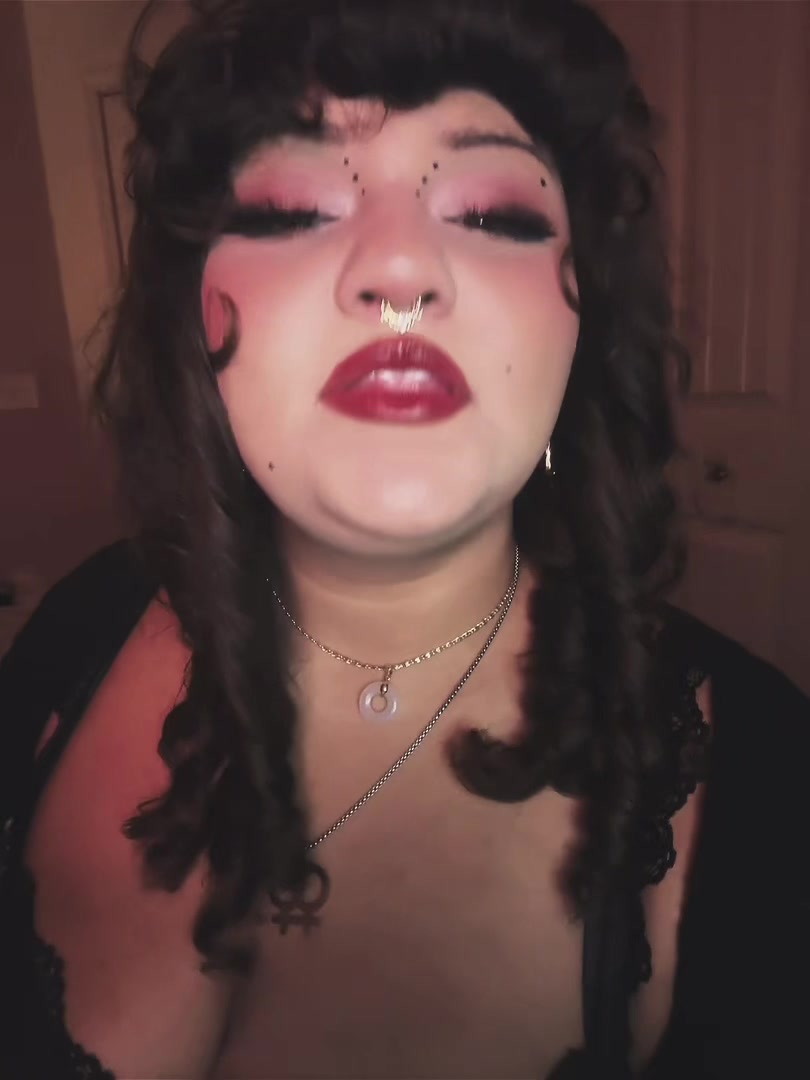 @𝒩𝒶𝑜𝓂𝒾 🐞🌺