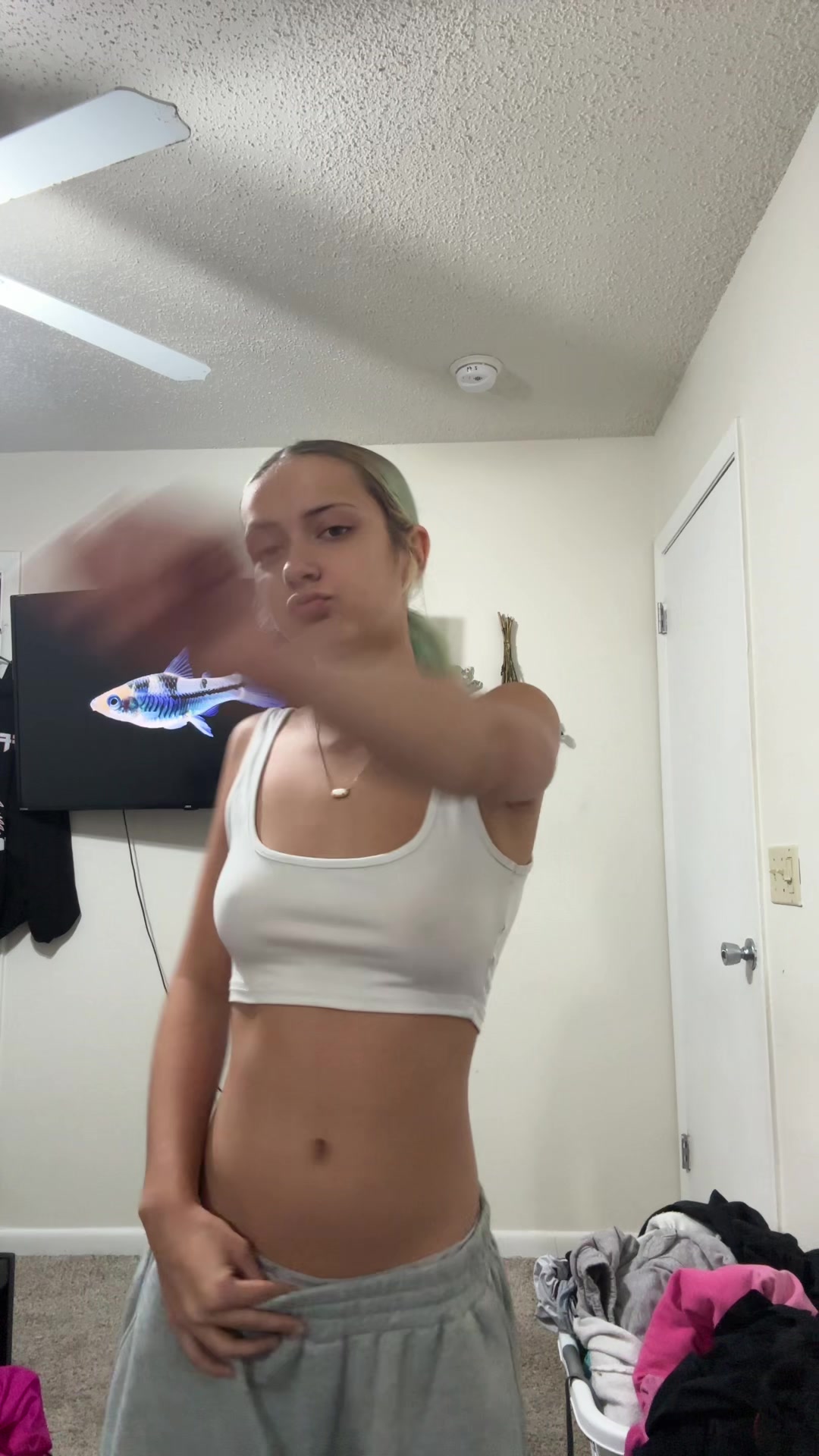 @⃟