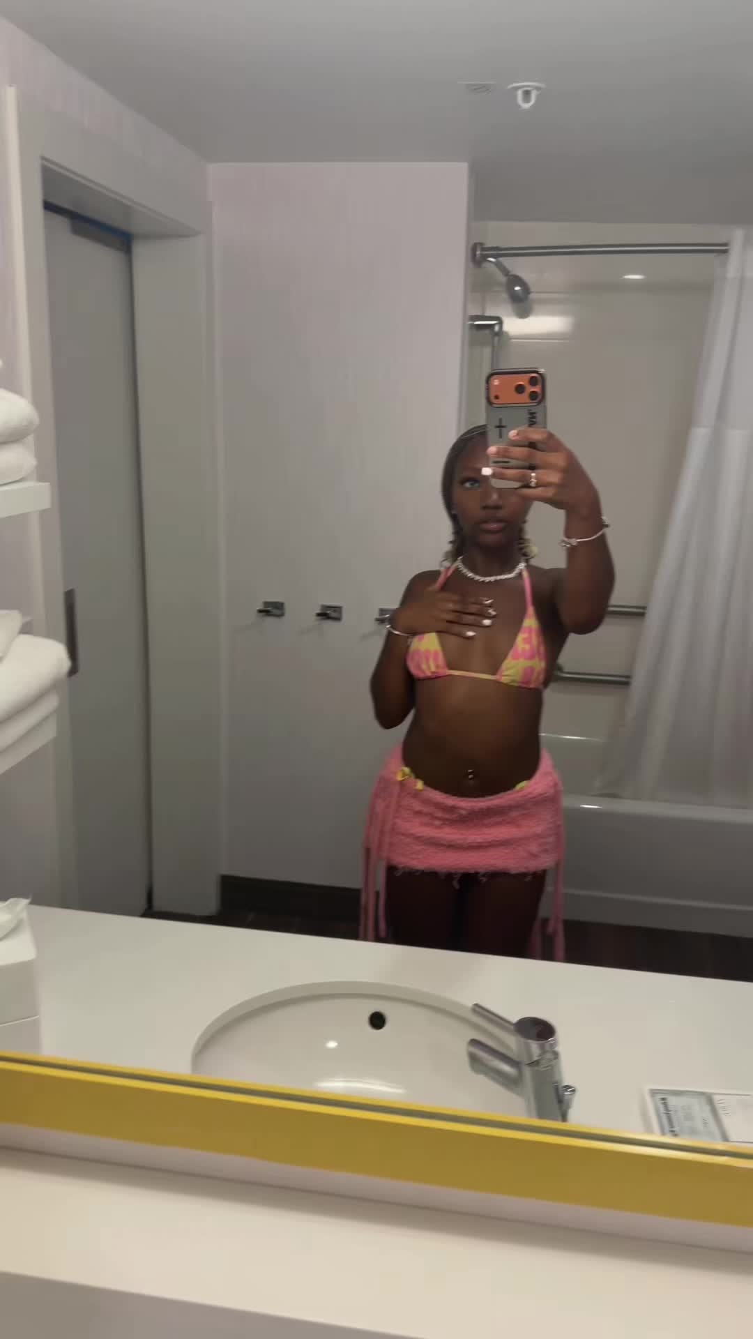 @Raynaa