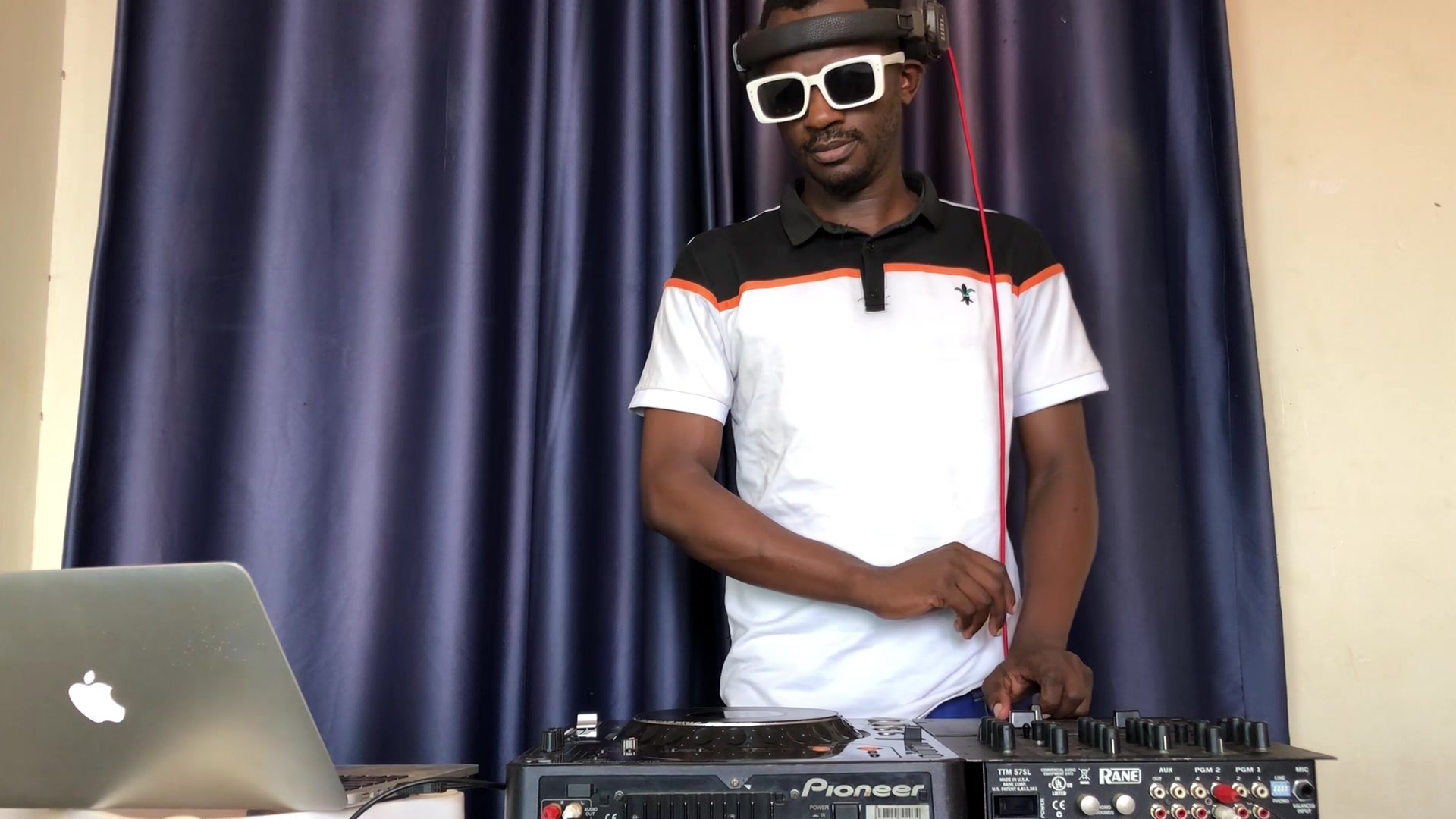 @DJ LEON UG