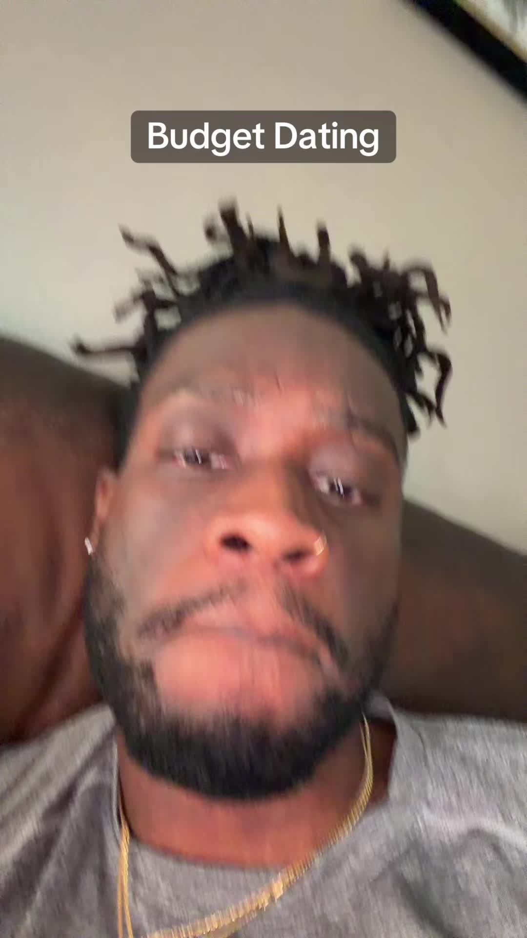 @uɐǝſ ˙ʇS ʎǝssǝſ