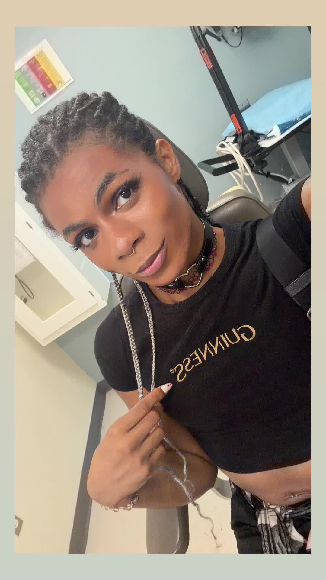 @Davora Demure