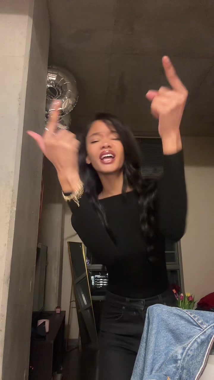 @demi