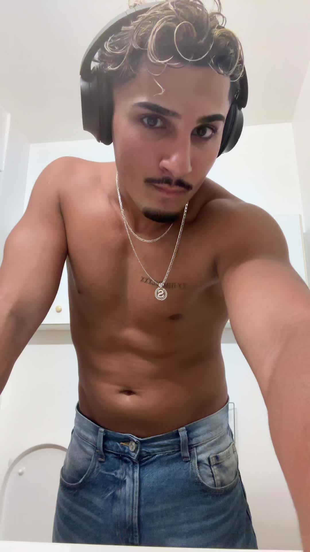 @Husseinoo