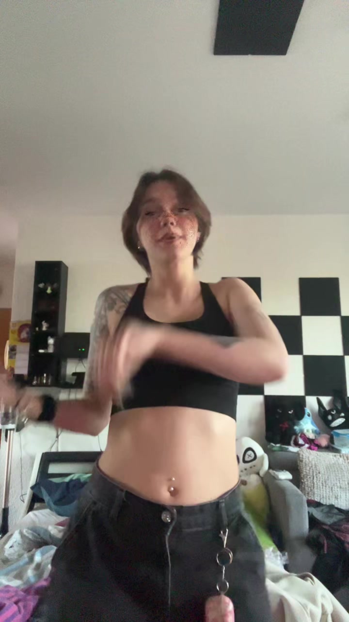 @Anschii_Queen