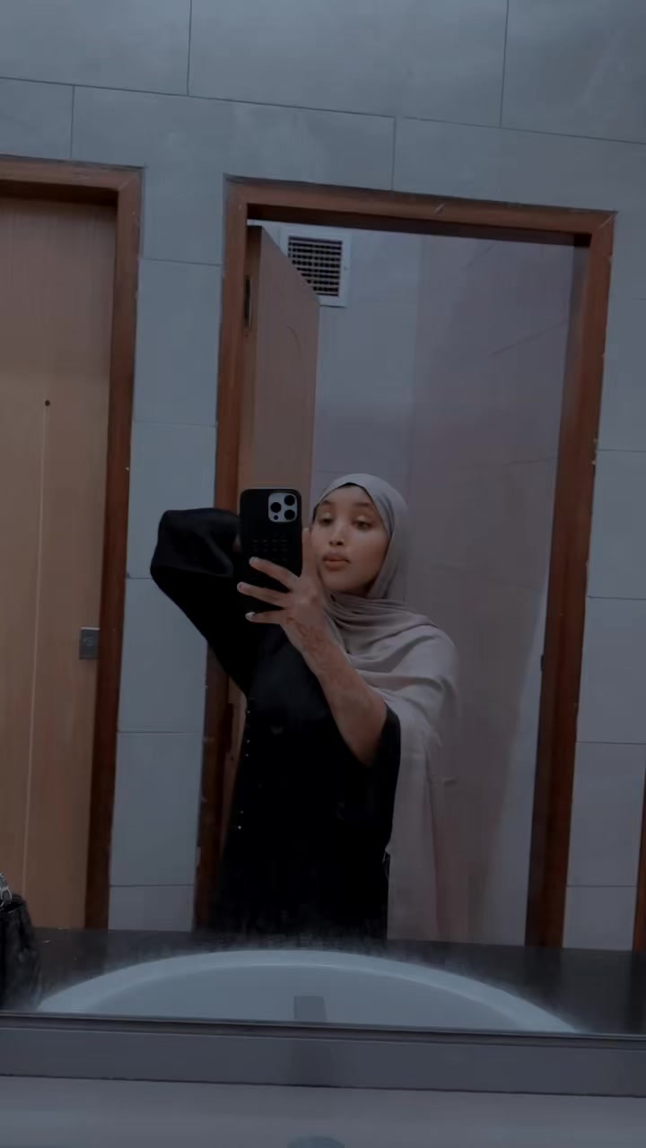 @Hani🍯🖤