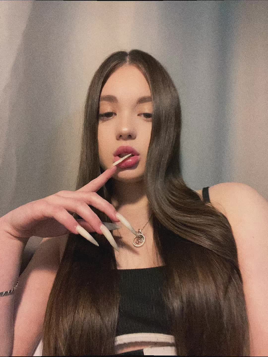 @20dyra