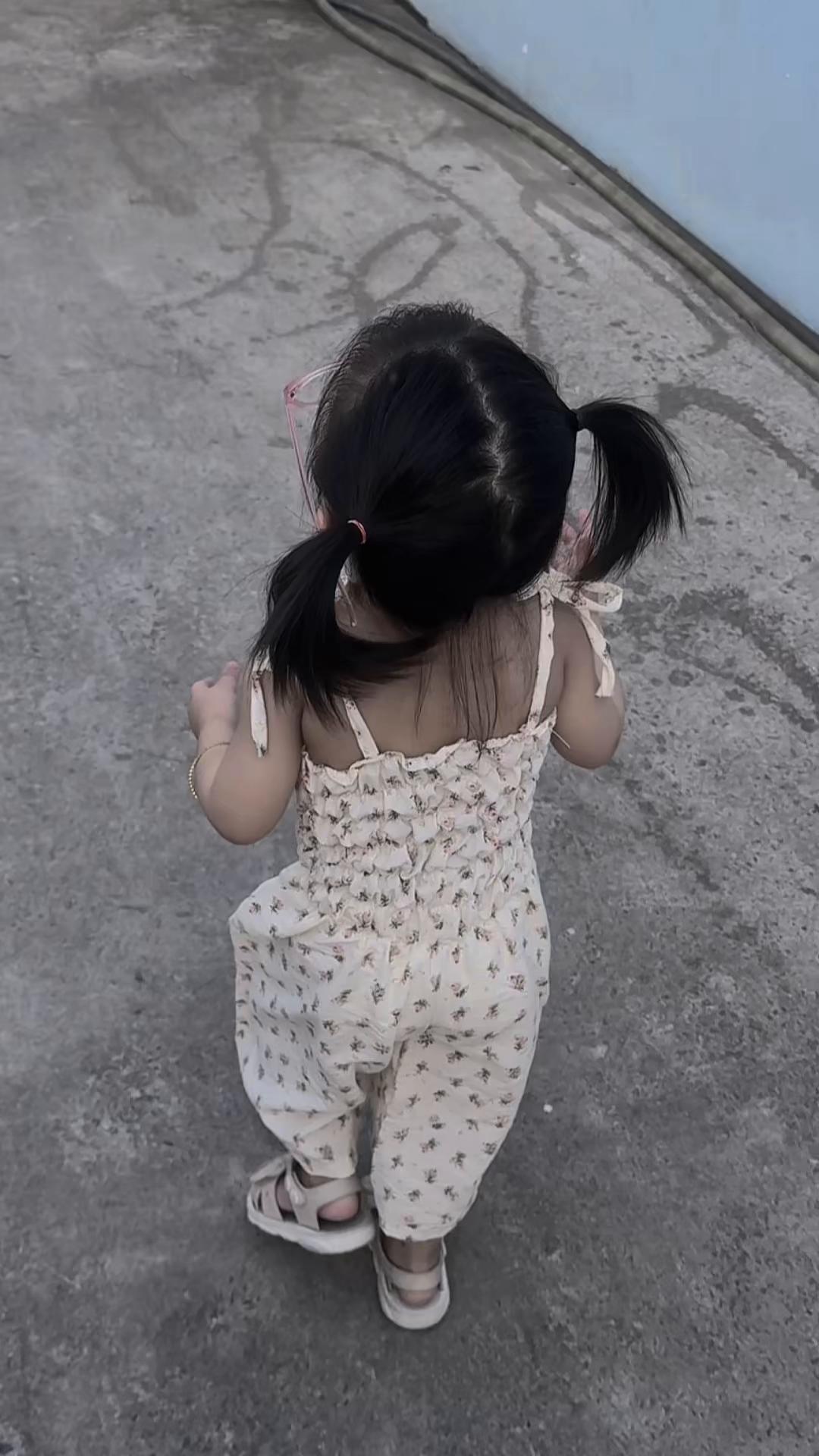 @Uy&ecirc;n Nhi