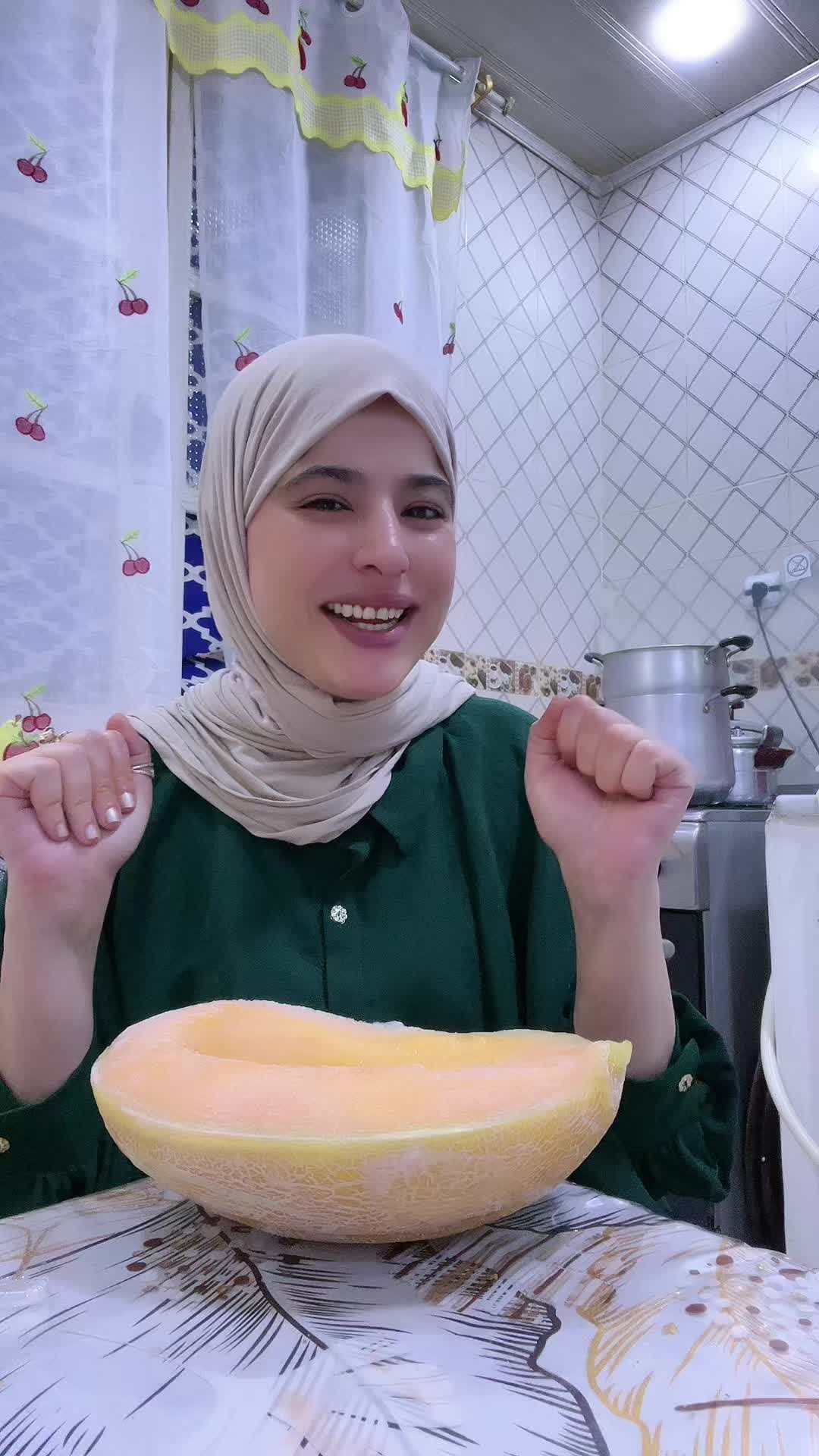 @بثينة شيبان Bouthaina Chibane