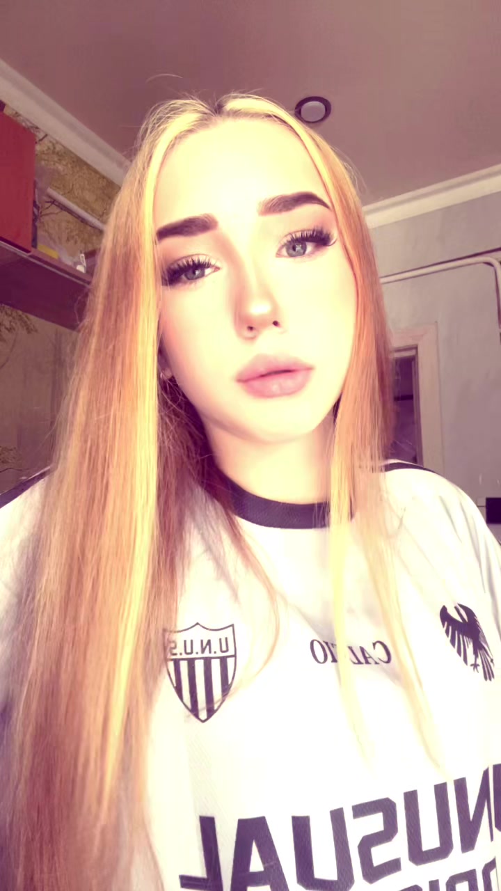 @полинка🥱