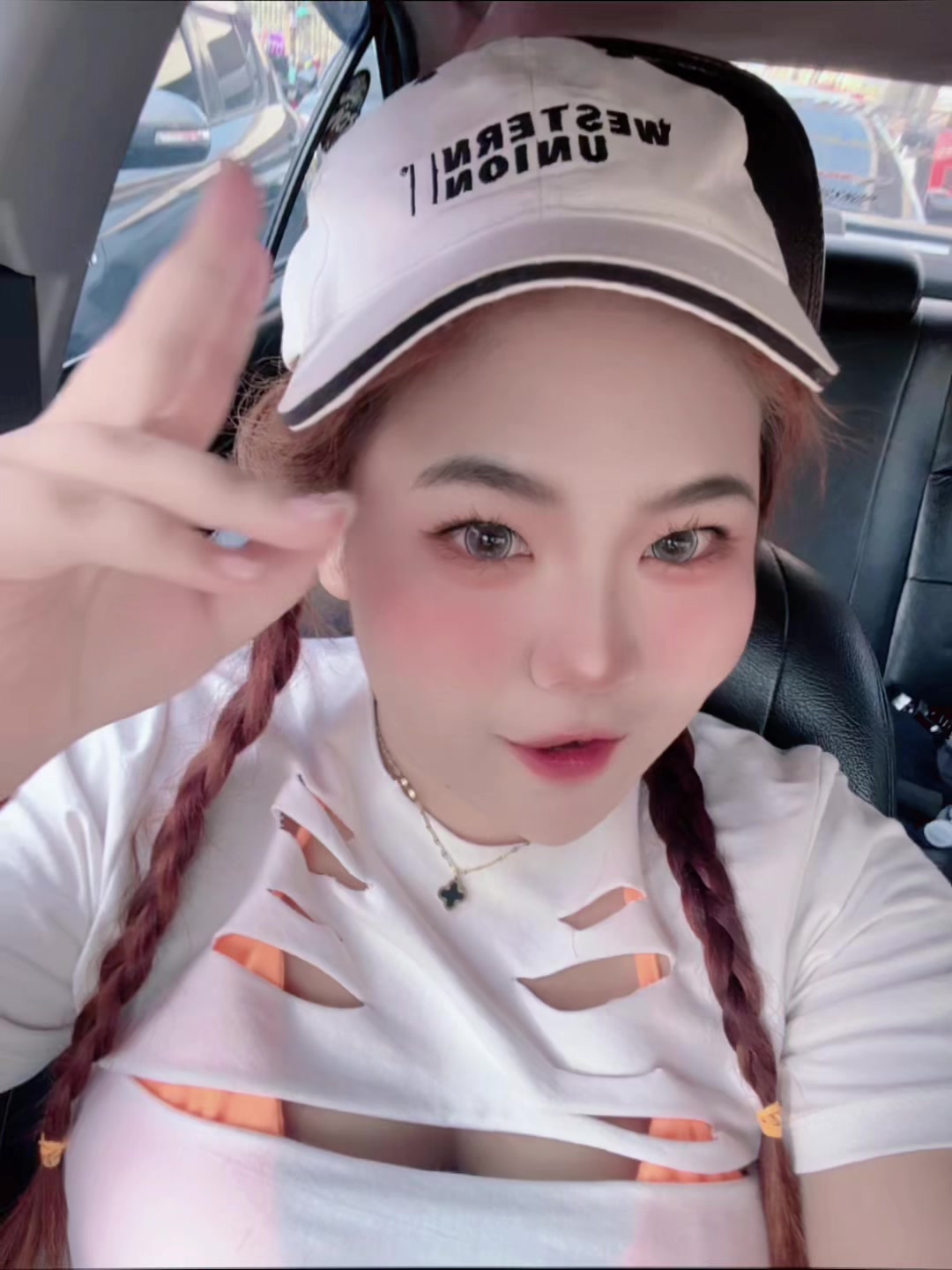 @อมยิ้มที่ชอบกินเบียร์ ◡̈