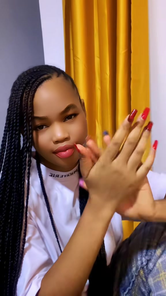 @Reniss'ka dame unique officiel