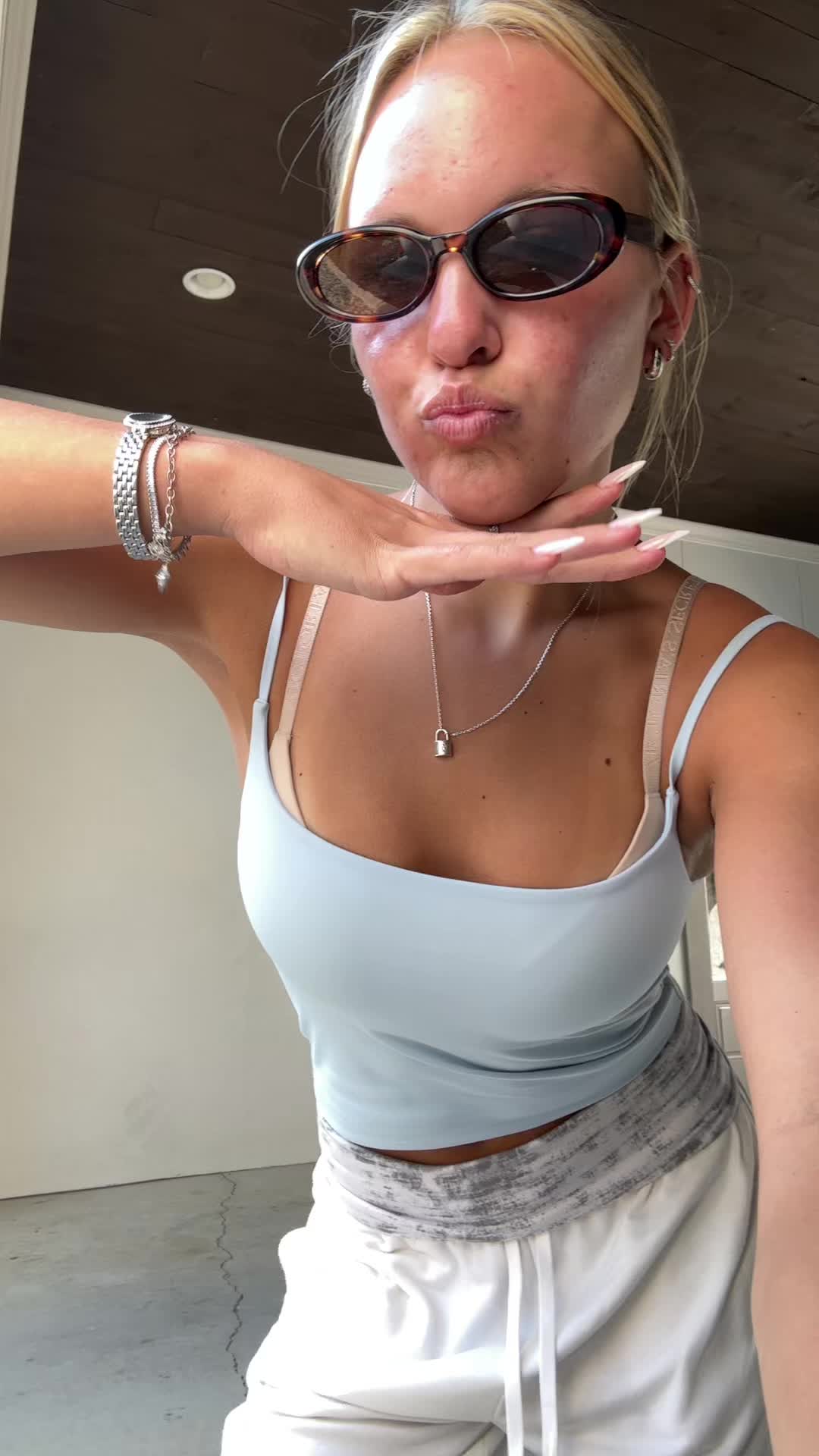 @LYZABROOKS