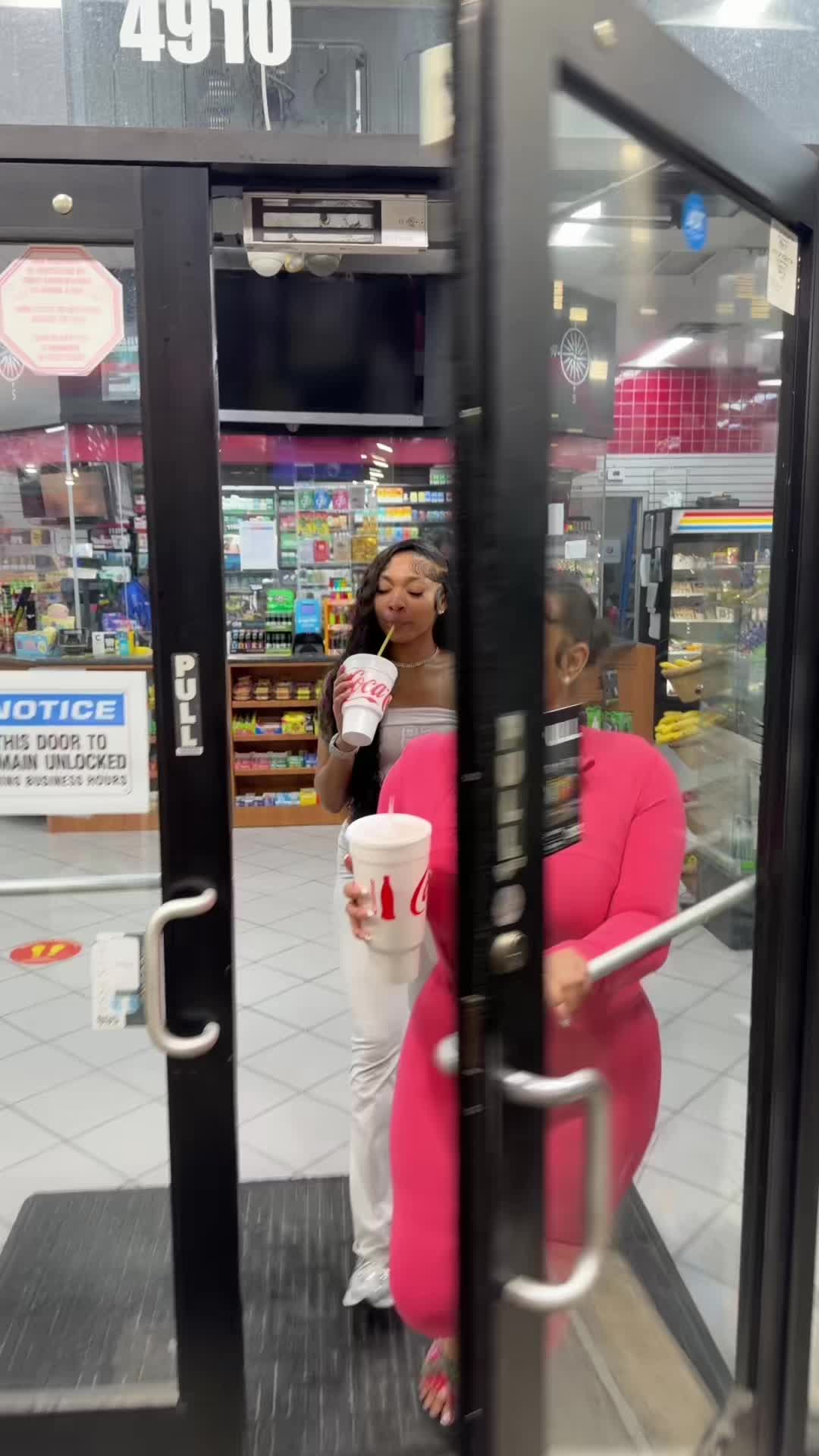 @nicolewayss