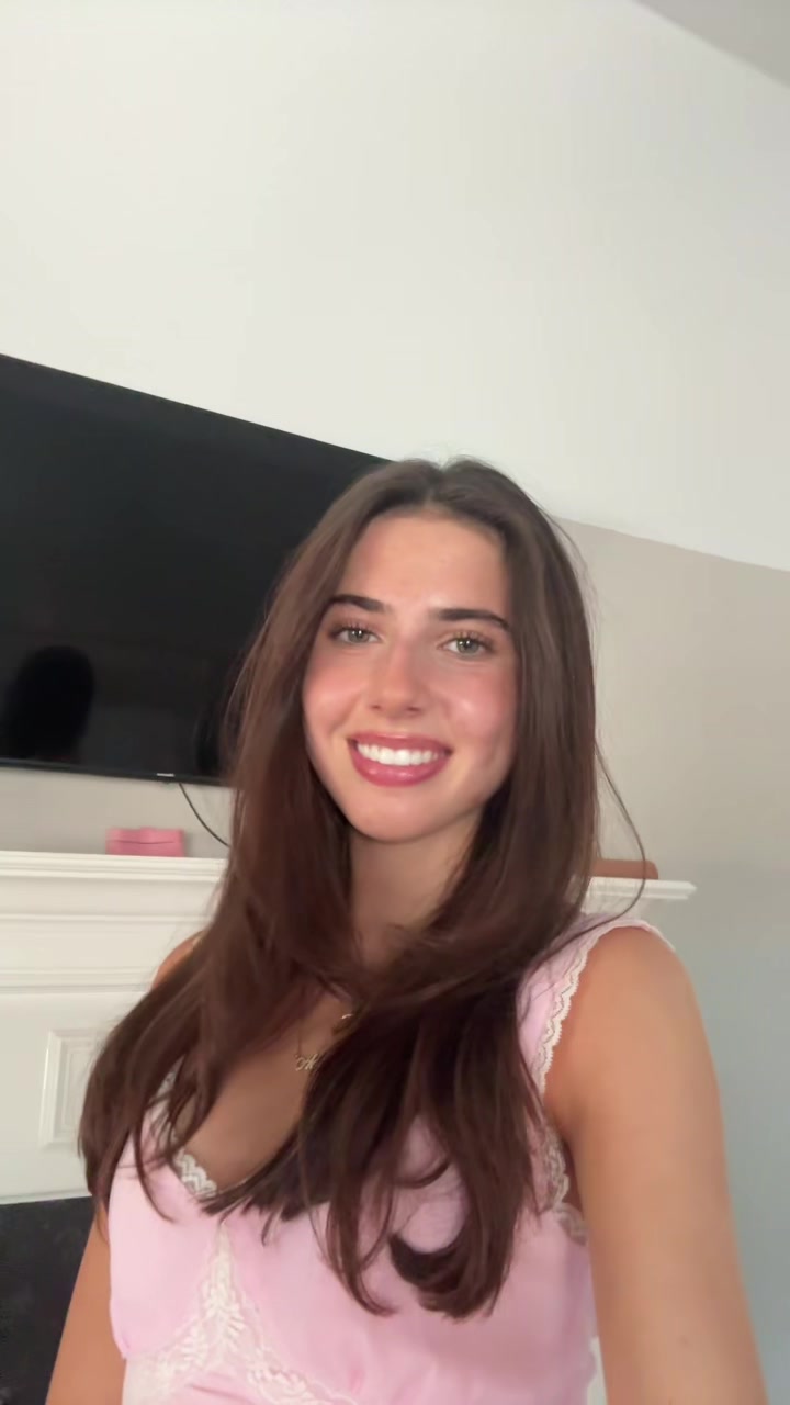 @Adora
