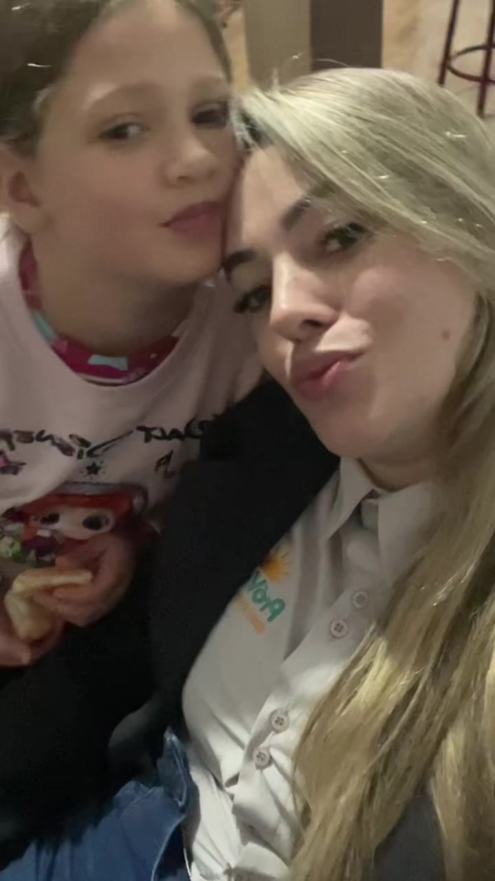 @Camiii M