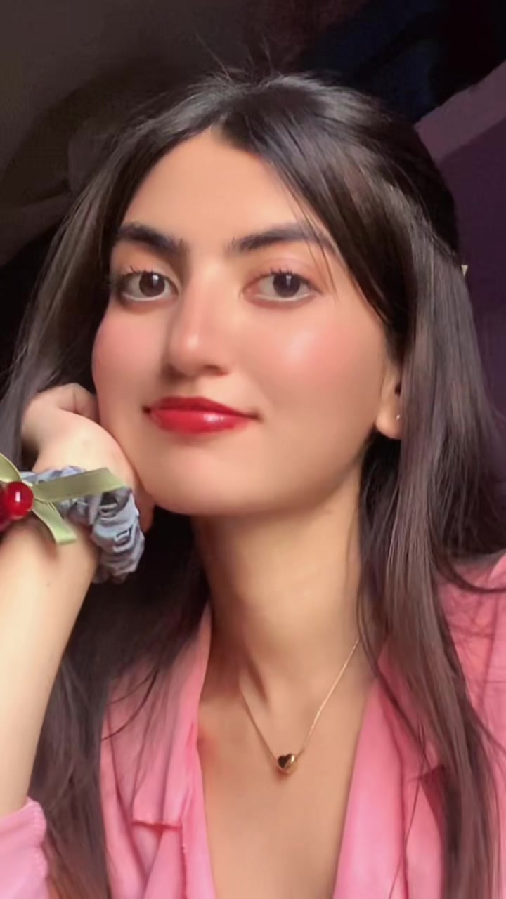 @Eyesha 🧚🏻♀️