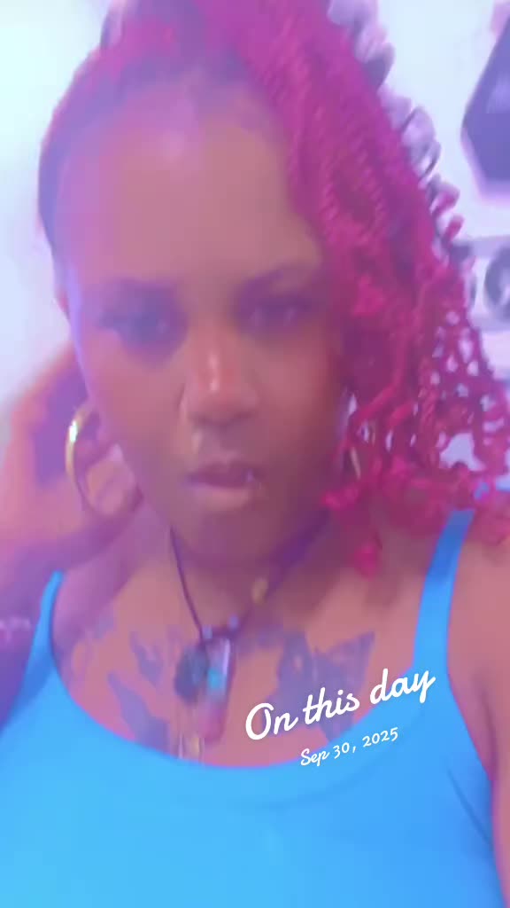 @(THE PRETTY PLUG ) UNEEK