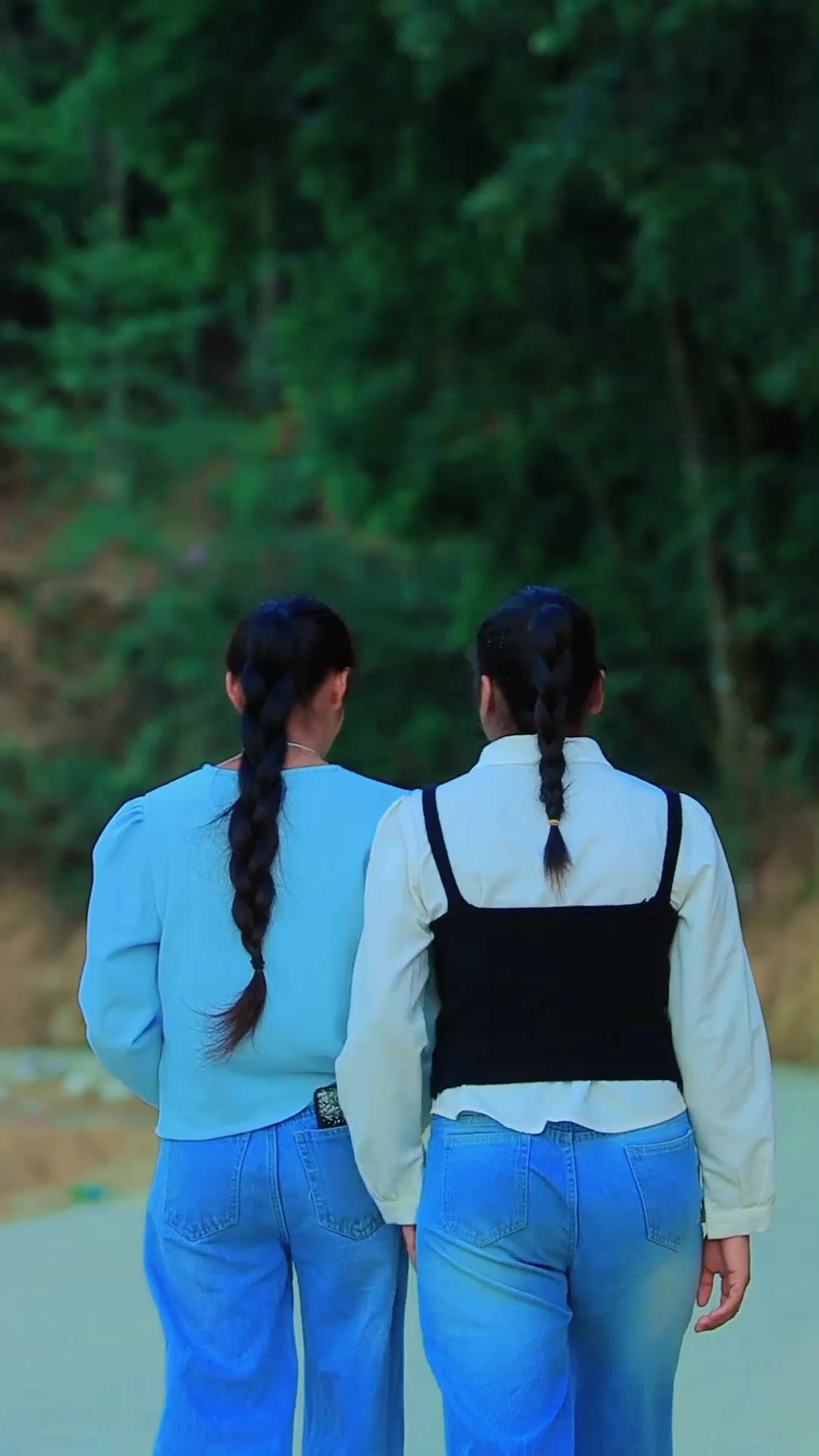 @Aaruuu😘🦋