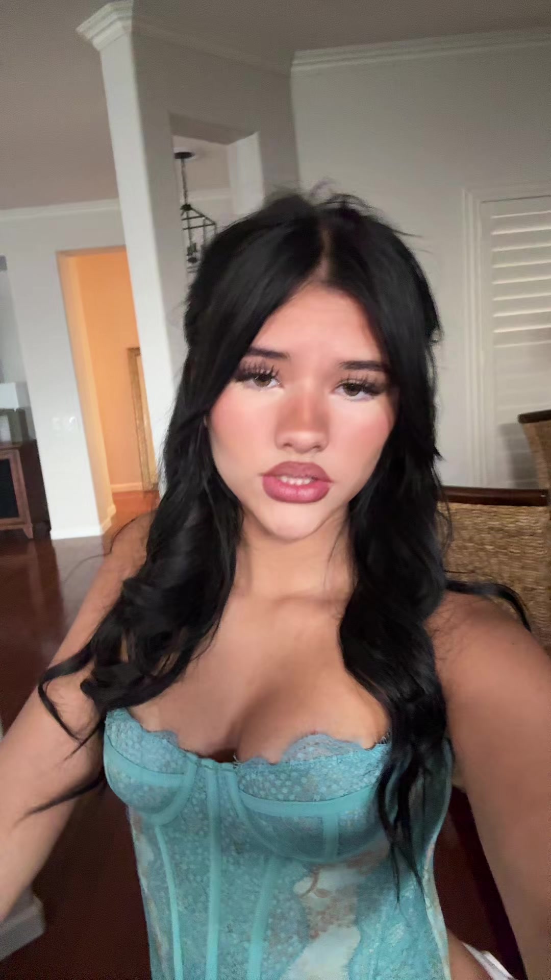 @S U E