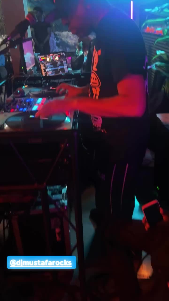 @DJ MUSTAFA ROCKS
