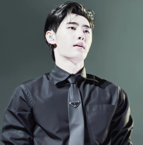 @elena ᥫ᭡.