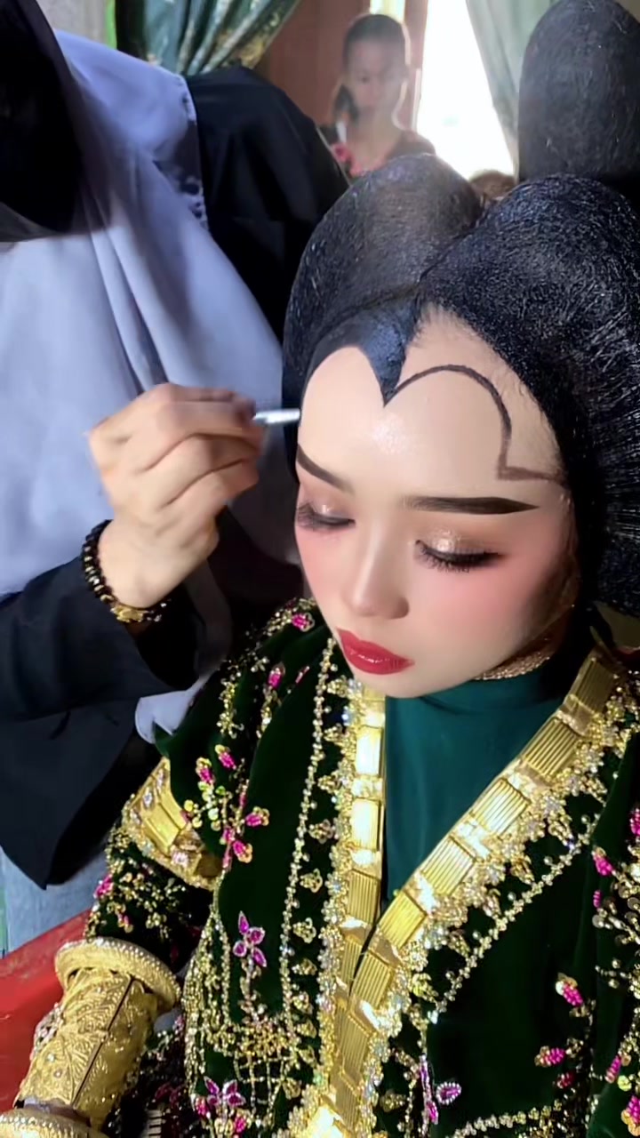 @hermawatimakeuphairdo,MUABone
