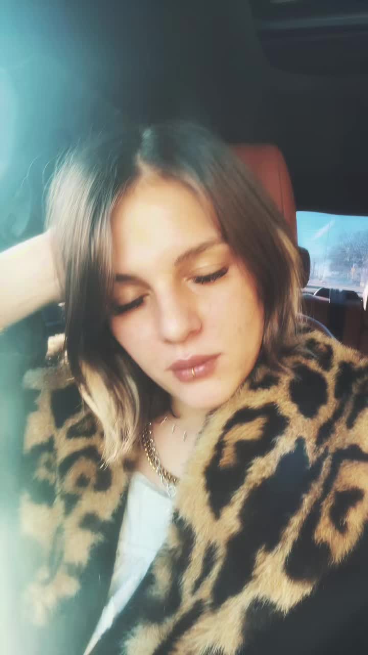@😳