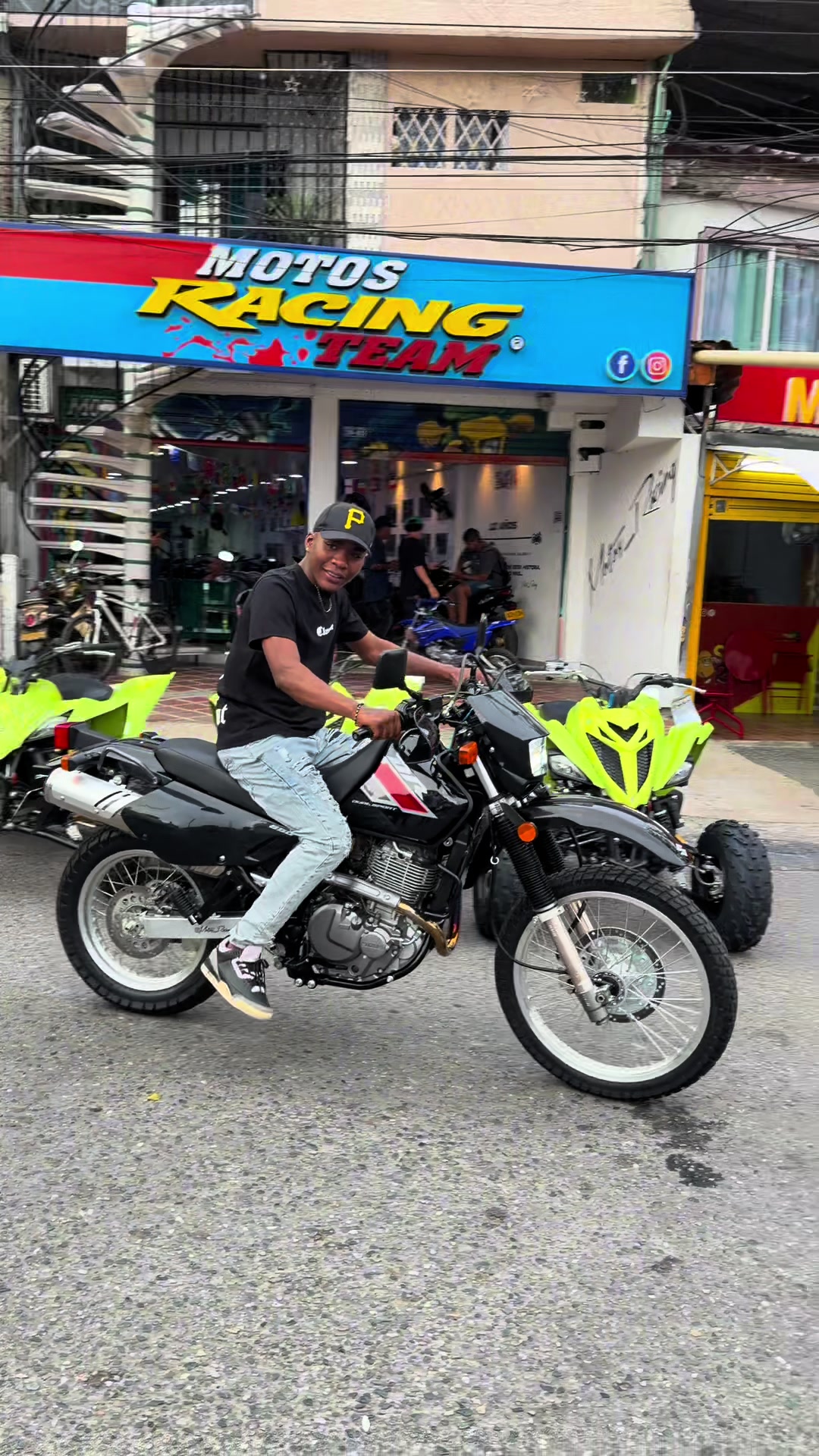 @Motos racing team