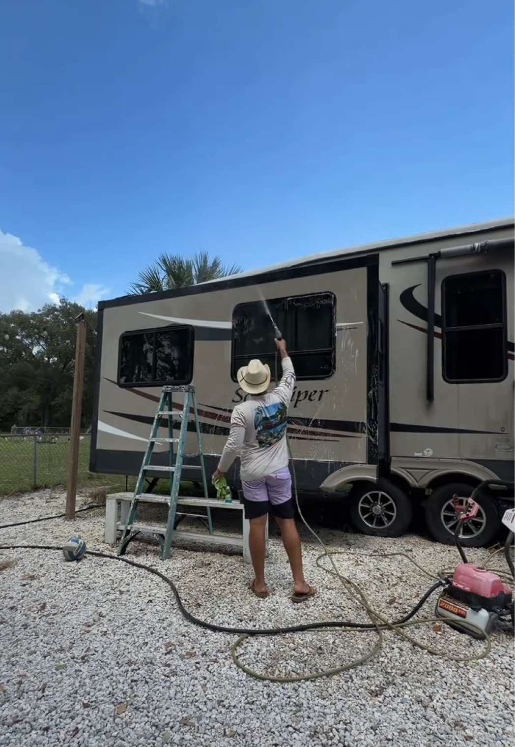 @Yulie| RV living family of 4