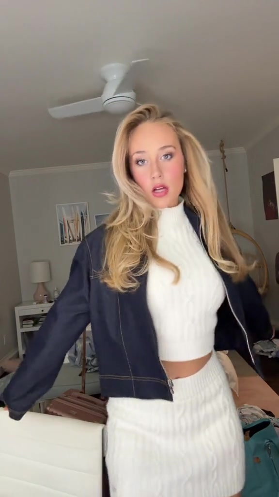@elliewilliams