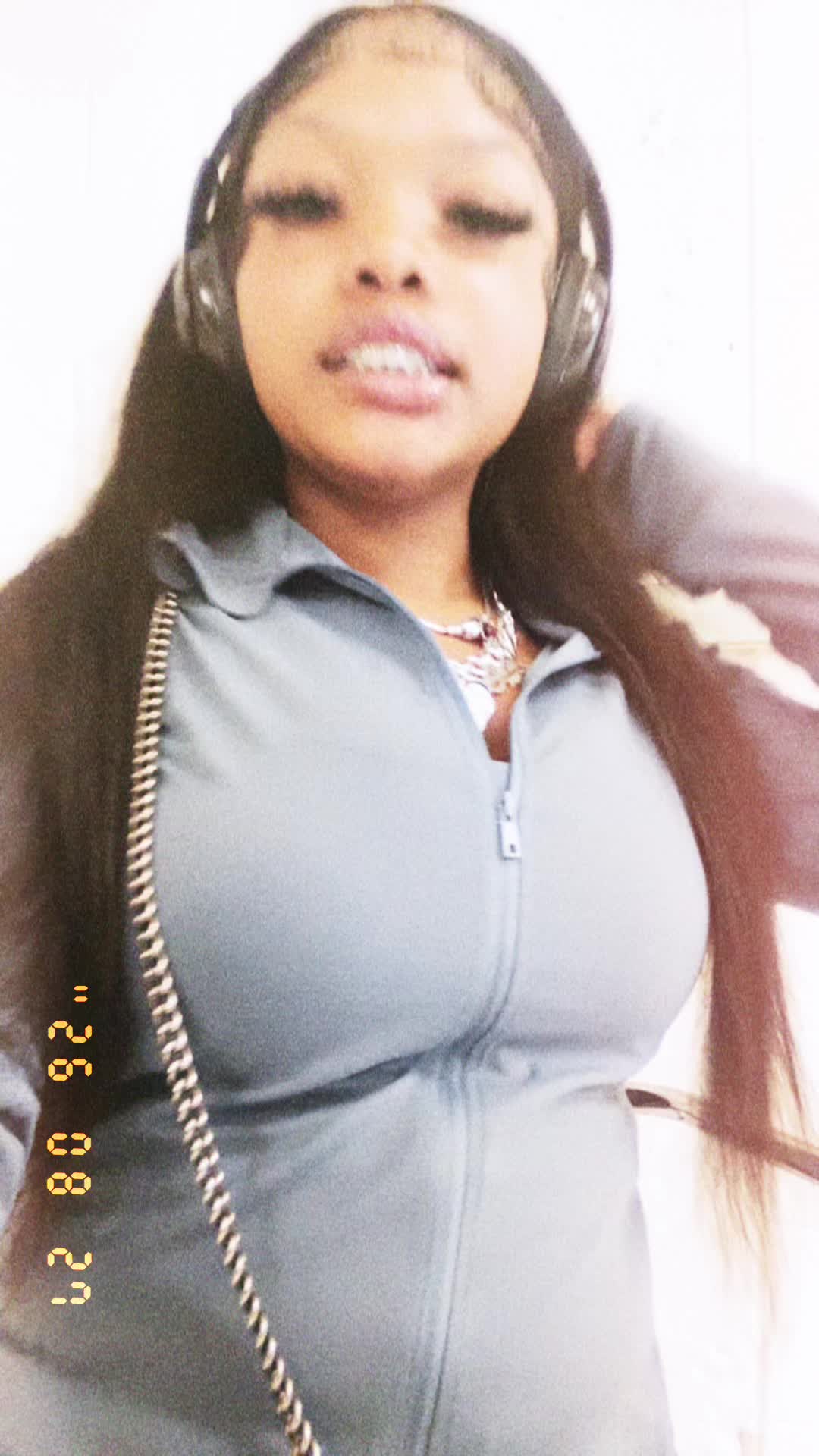@knicolethed0ll