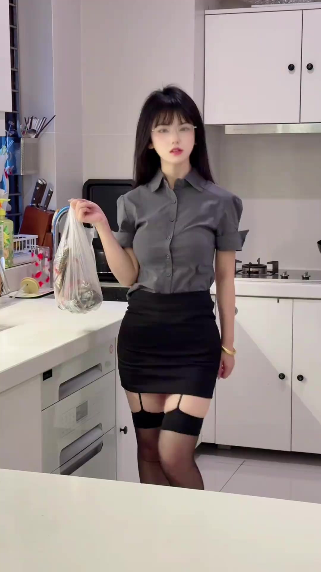 @干饭小困困