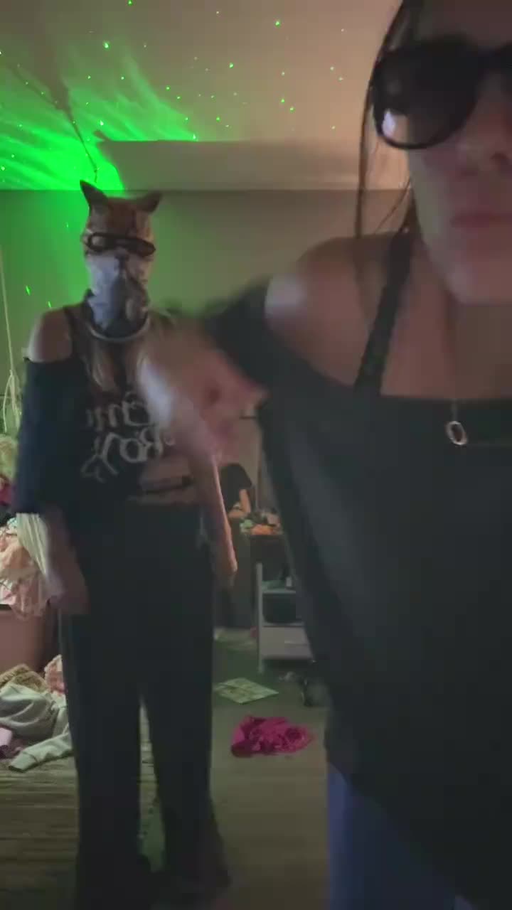 @👾