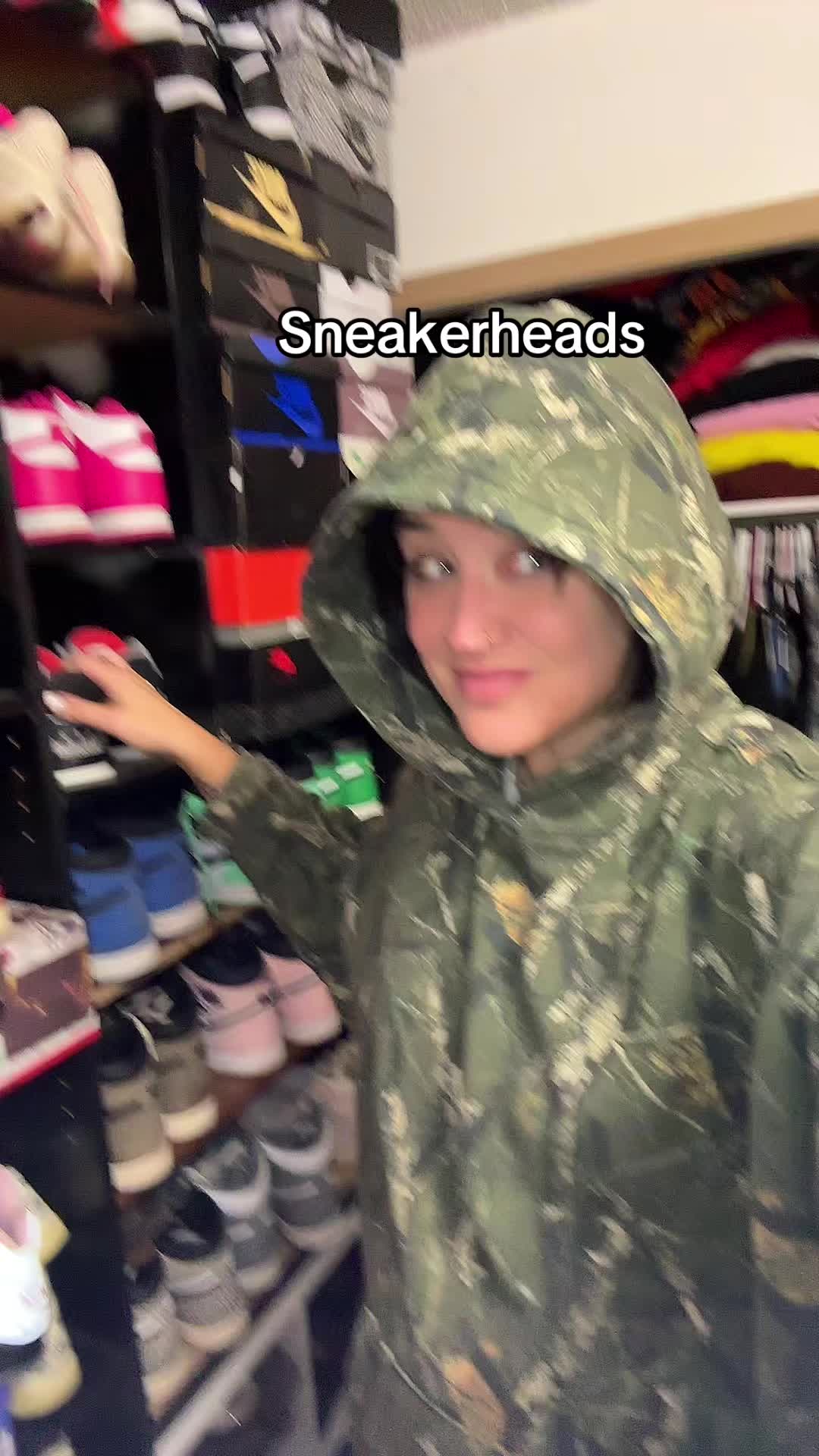 @elliethesneakermom