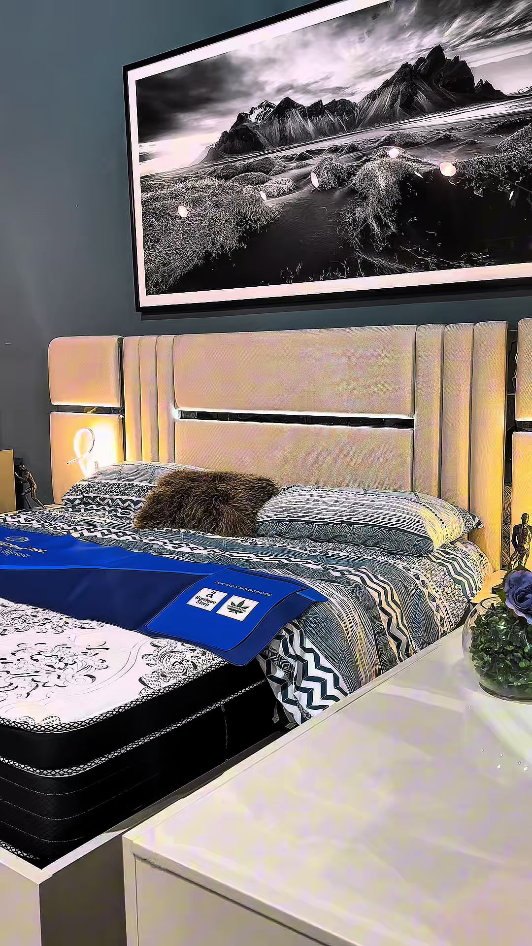 @Royal living furniture