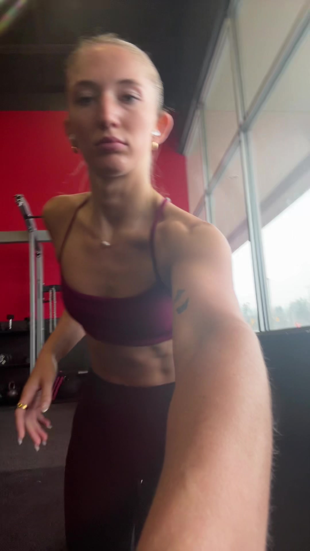 @AVERY HANSELMAN•FITNESS COACH