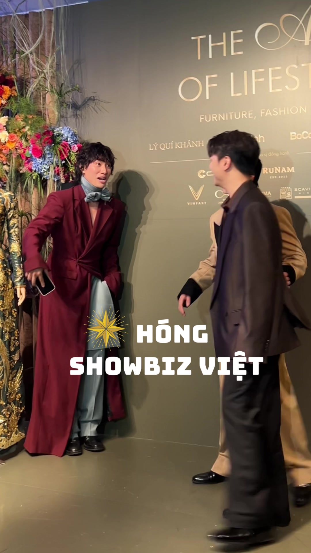@H&oacute;ng Showbiz Việt