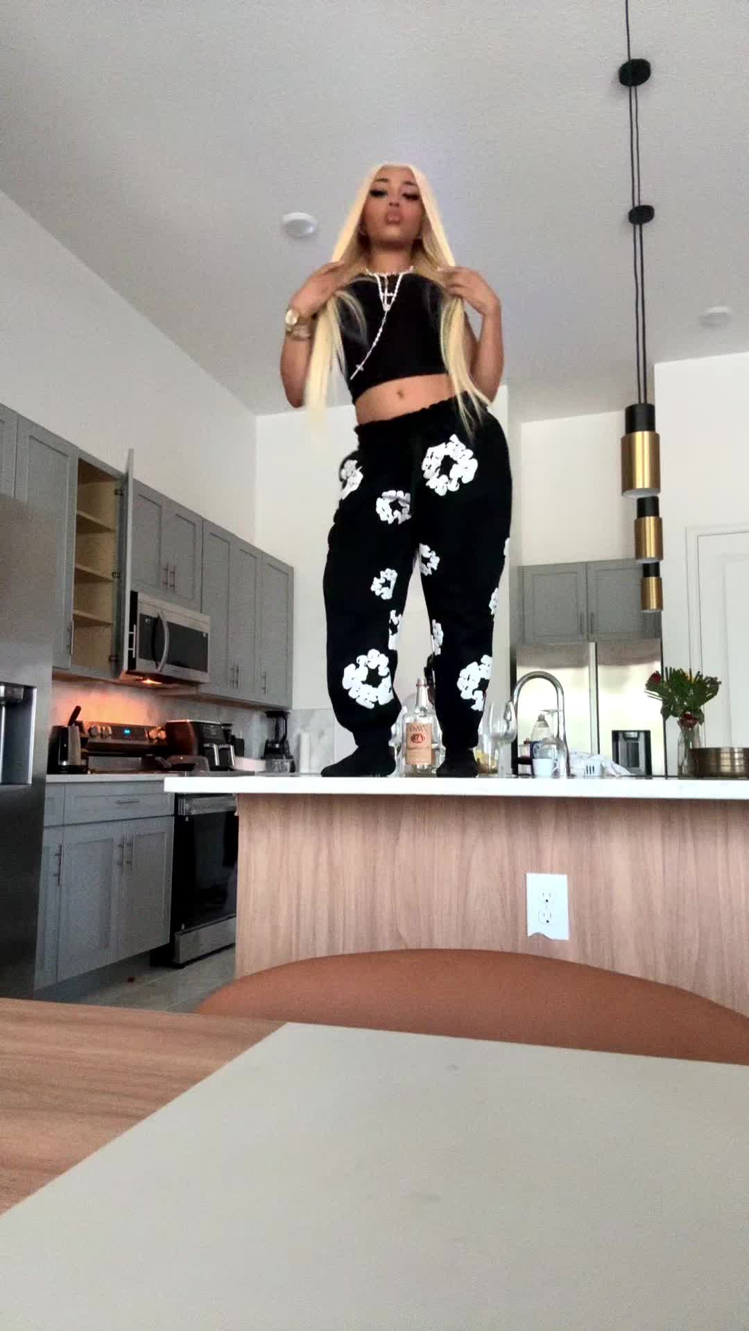 @hernameislei
