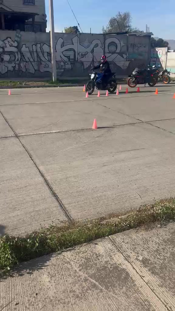 @CLASESDEMOTO.GIXXERMANIA