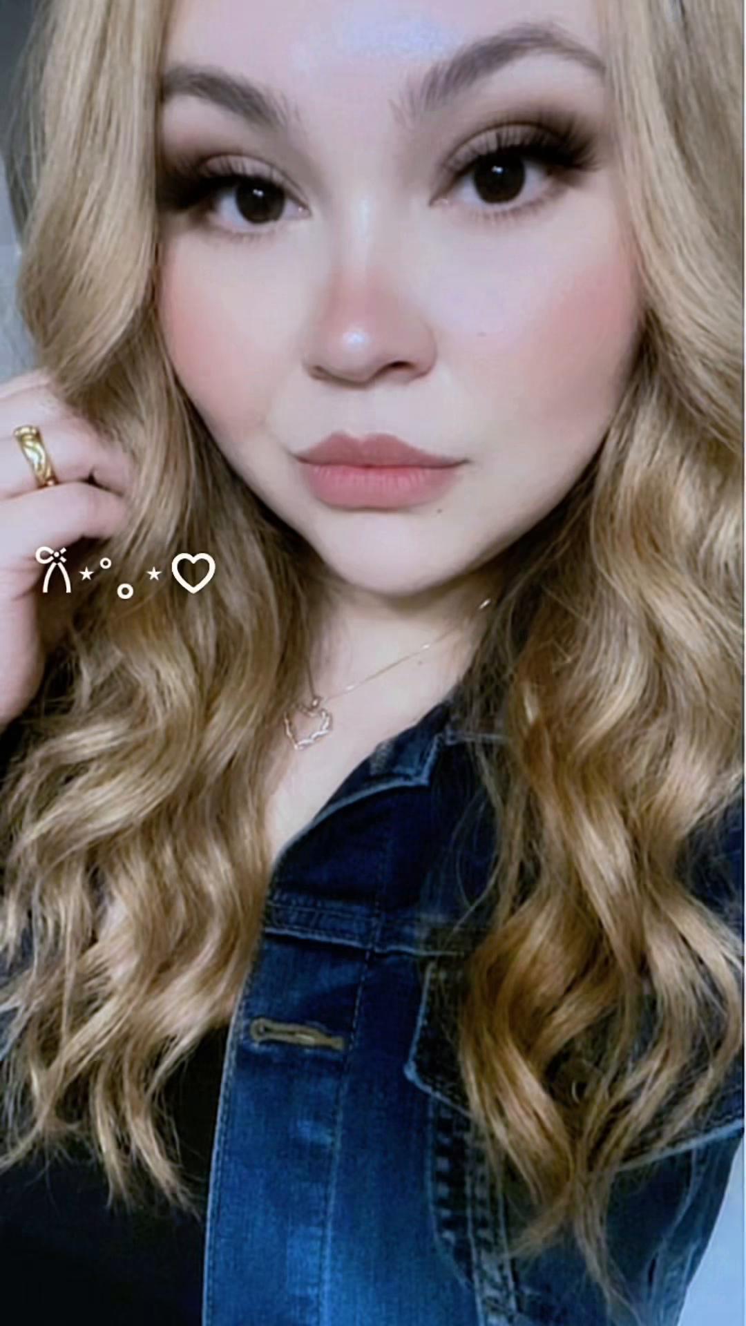 @𝐁𝐄𝐋𝐋𝐄 🖤