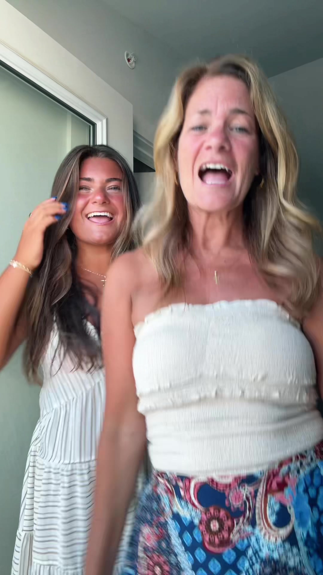 @mo