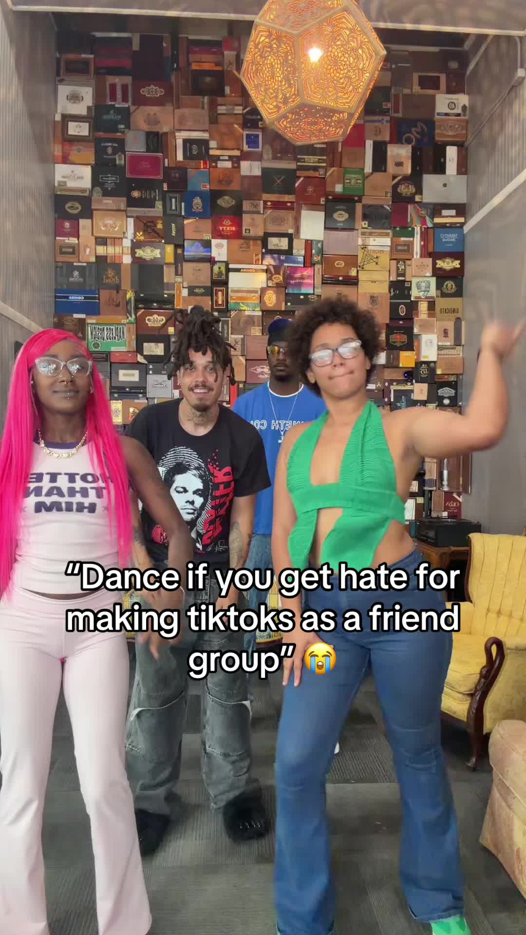 @Hoodskiiz