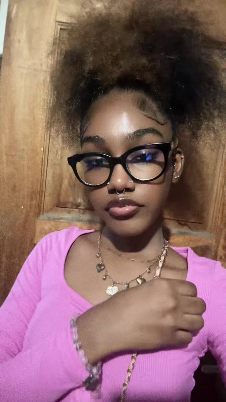 @SUCH GYAL ★👅