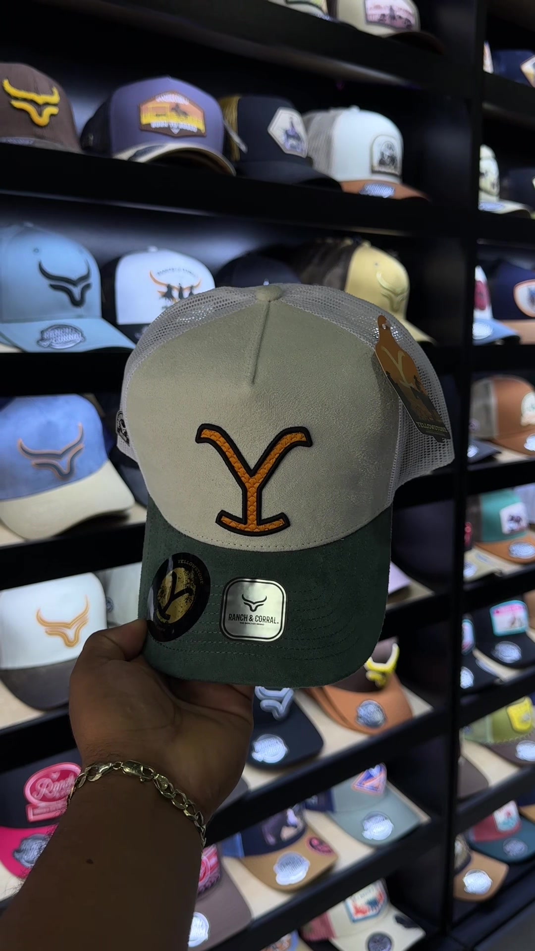 @STYLISH.CAPS