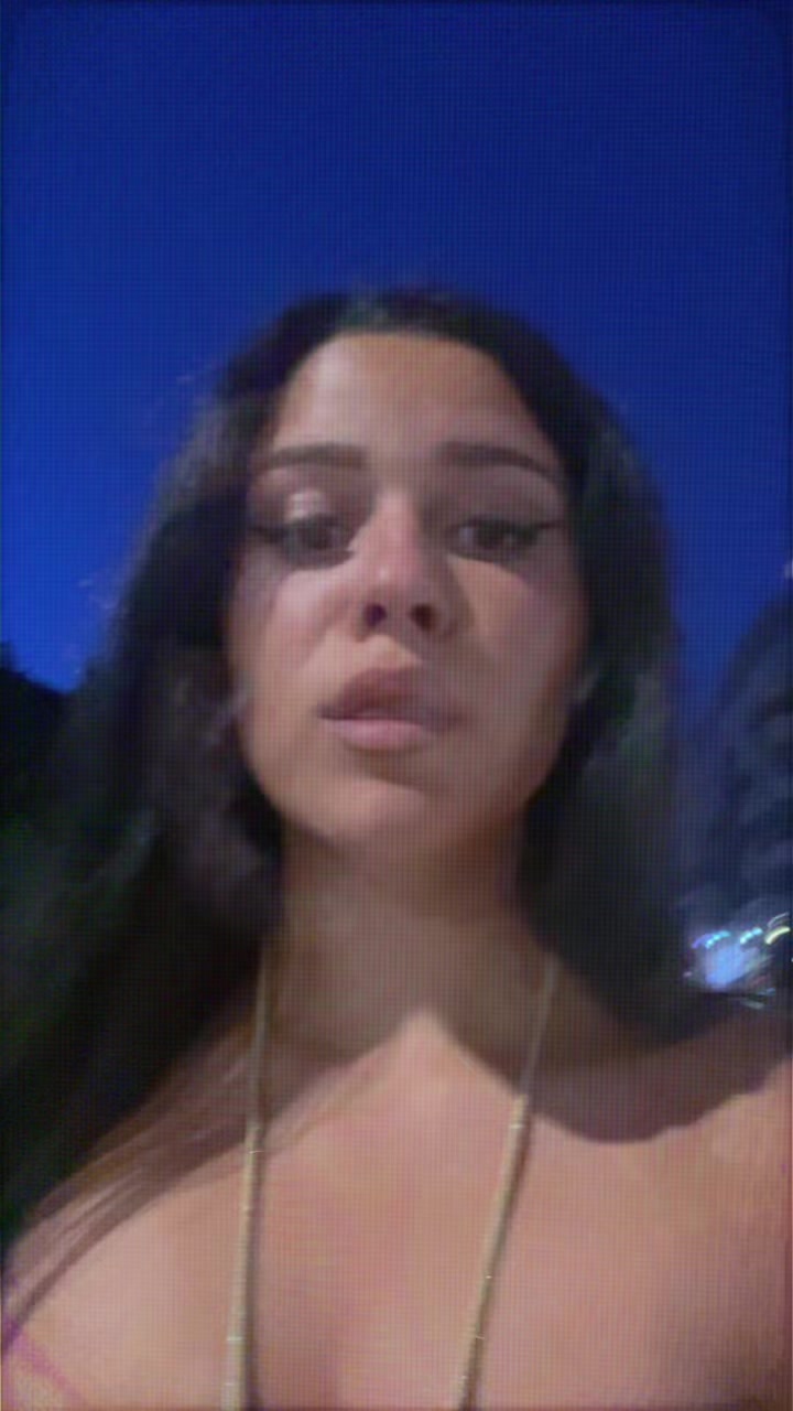 @neeveenica