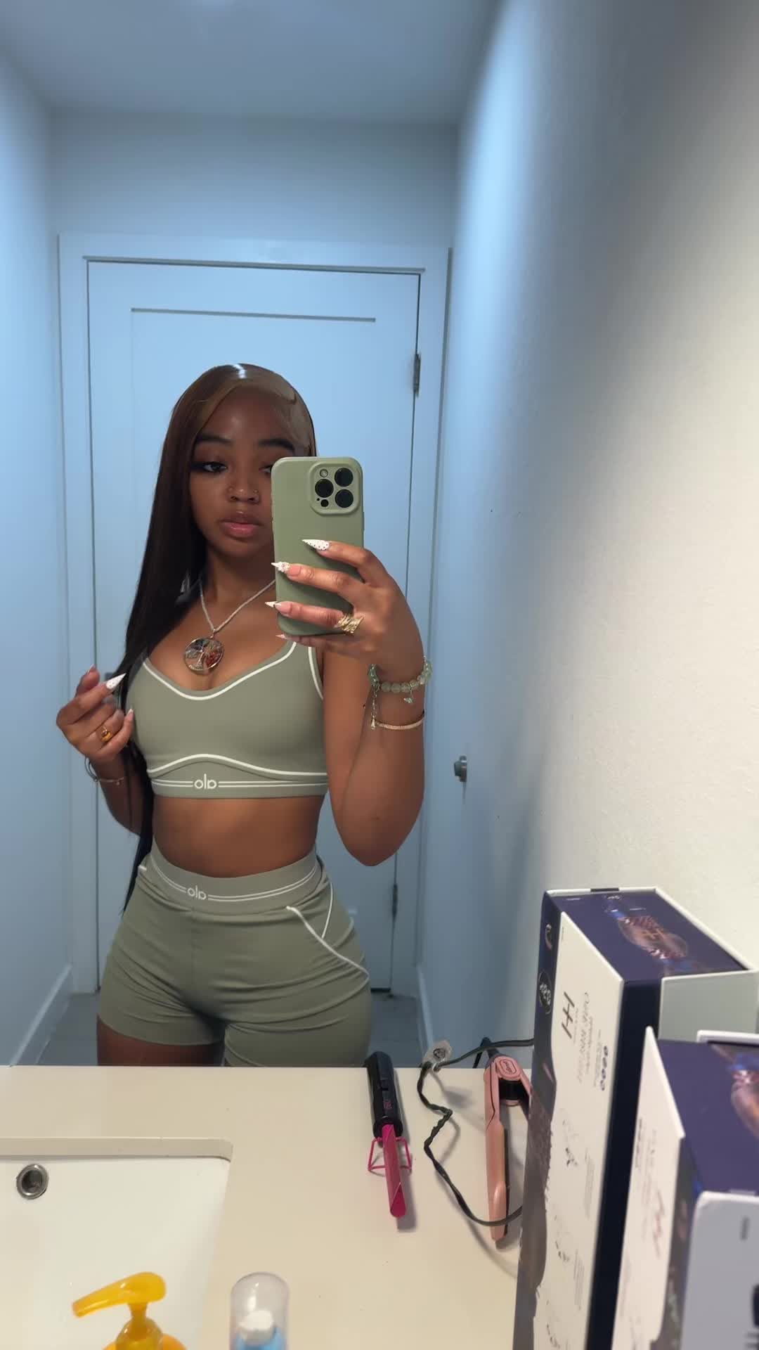 @leoofdaparty