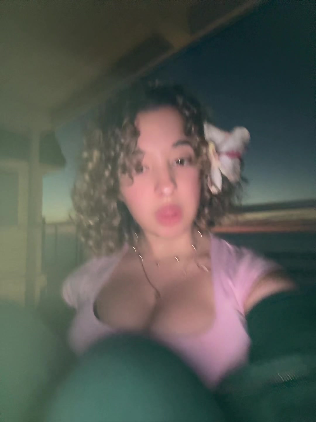 @🐝