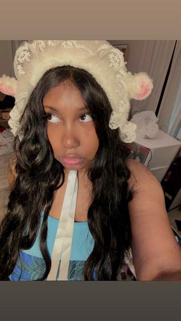 @shygarlicbread